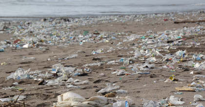 安いバイオプラスチックの登場まで、海洋汚染の限界はもつのか