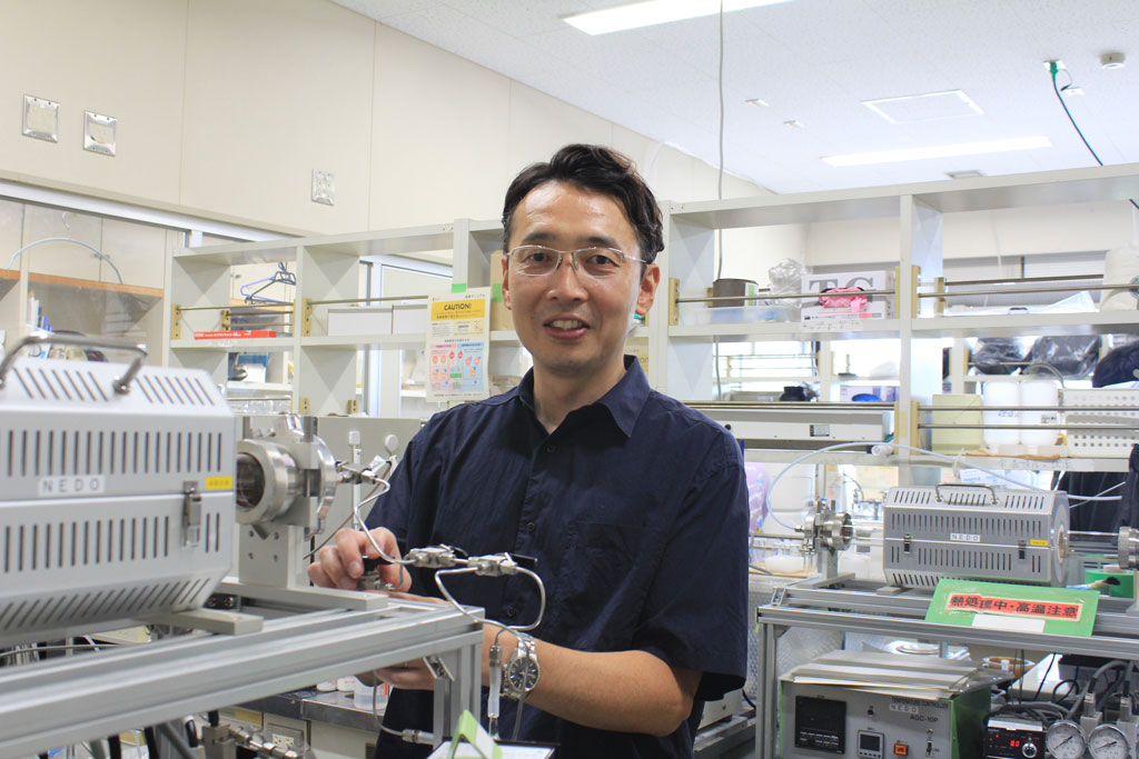 白金を超えるか？見えない世界をカタチにする固体触媒研究の最前線