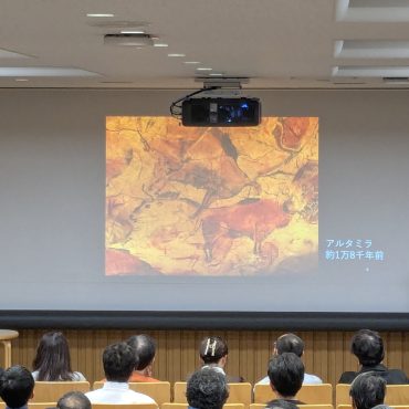 第21回京大変人講座をレポート！チンパンジーとヒトの描く絵の違いからアートの起源を探る